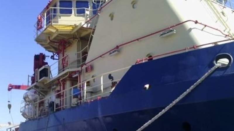 إيران تحتجز سفينة أجنبية تحمل وقودا مهربا